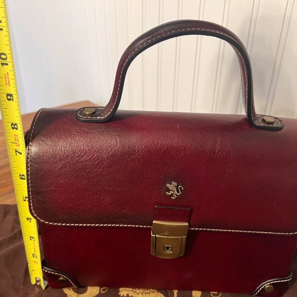 Pratesi di Firenze Artisan Crafted Italian Leather Handbag with Brass Hardware - Picture 8 of 8